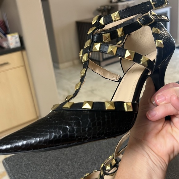 BCBG black Heels - Picture 10 of 14